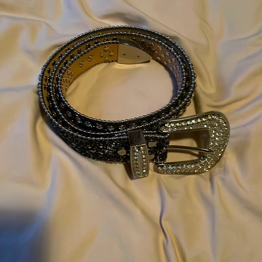 Bb. Simon belt. I don’t find it cool anymore.